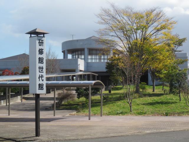 研修館パーゴラ完成３